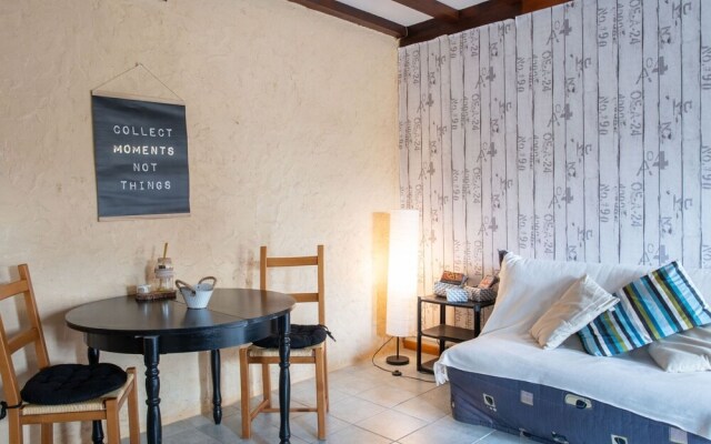 Cosy Holiday Home in Mandeville en Bassin With Garden