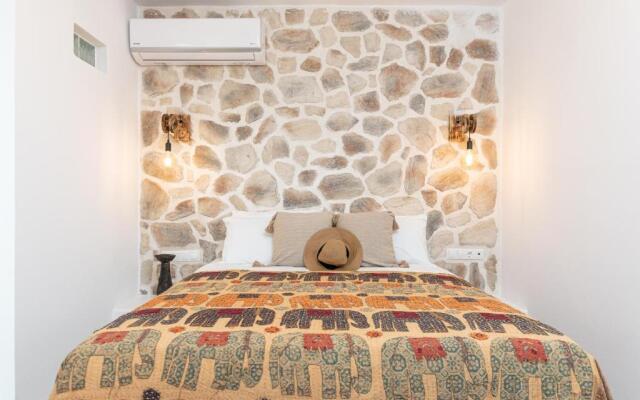 White Luxurious Apartment IΙI
