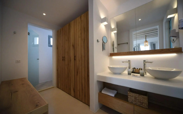 Myconian Crown Suites
