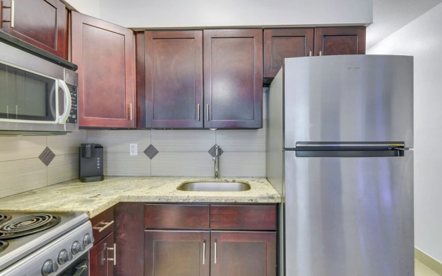 2 Mi to Ocean: Dog-friendly Hallandale Beach Condo