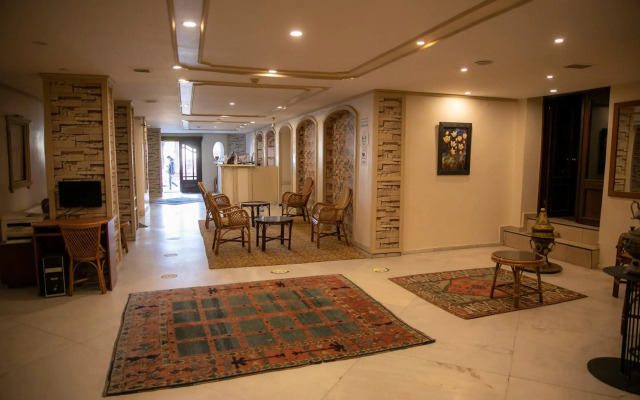 Hali Hotel