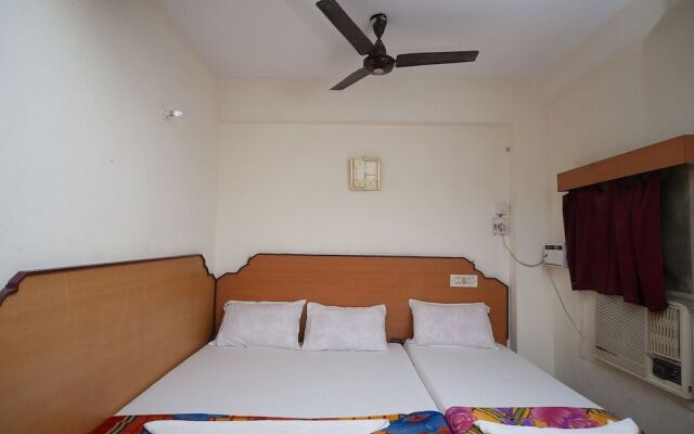 Spot On 38565 Hotel Surya