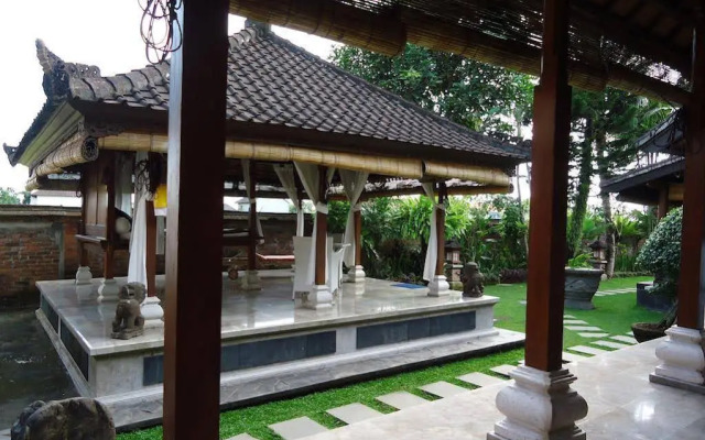 Puri Ayu