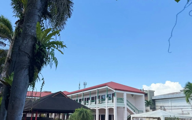 Dotties Place Hotel and Restaurant