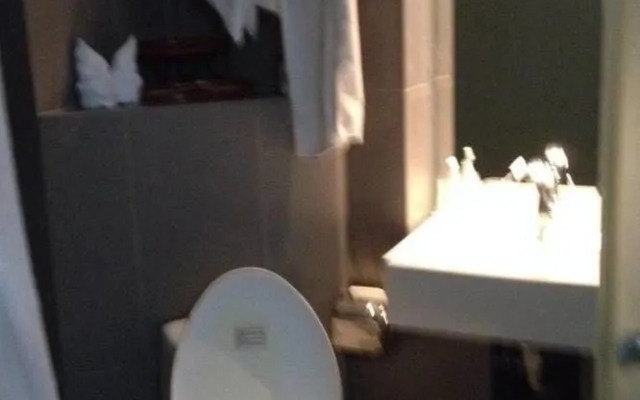 Golden Lotus Herton Seaview Hotel