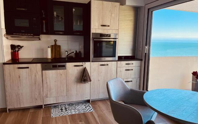 Studio, vue mer à 150m de la plage