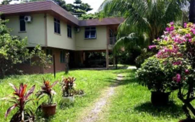 Borneo Beachouse Backpackers