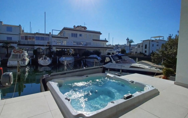 Empuriabrava 500m de la plage de la Rubina