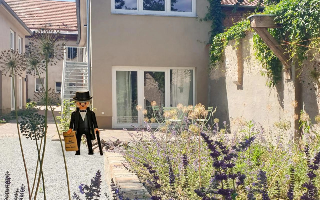 Travel Art Boardinghouse