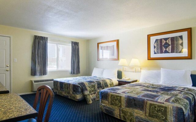 Central Phoenix Hotel