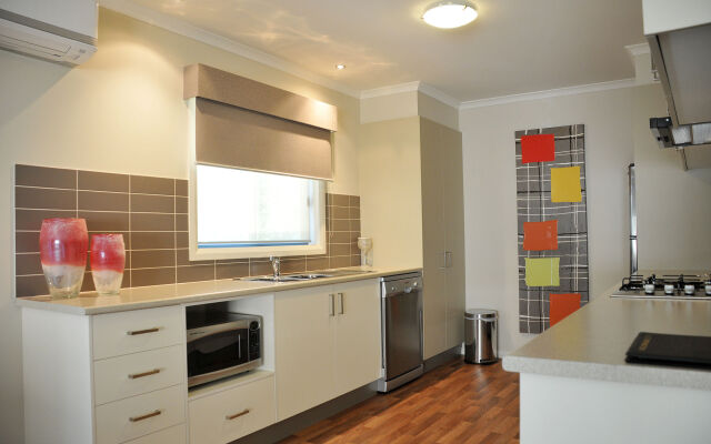 National Hotel Complex and Bendigo Central Apartments