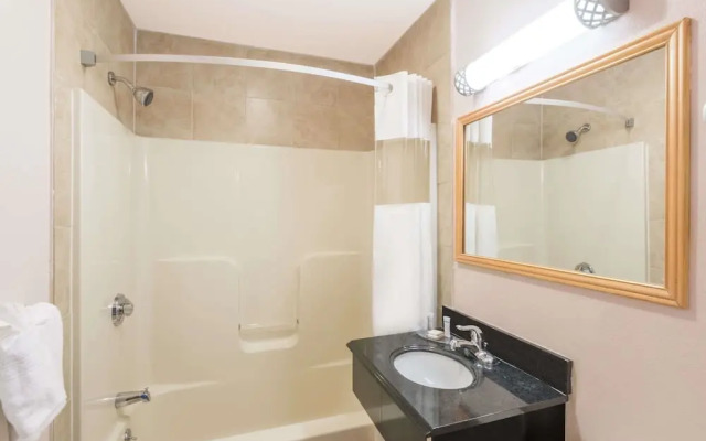 Howard Johnson Express - Springfield