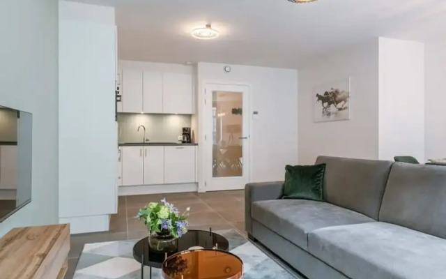 Modern Apartment for up to Five People