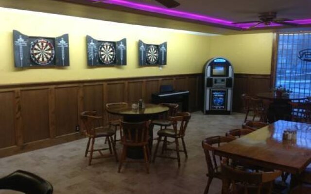 Loyalist Inn & Suites