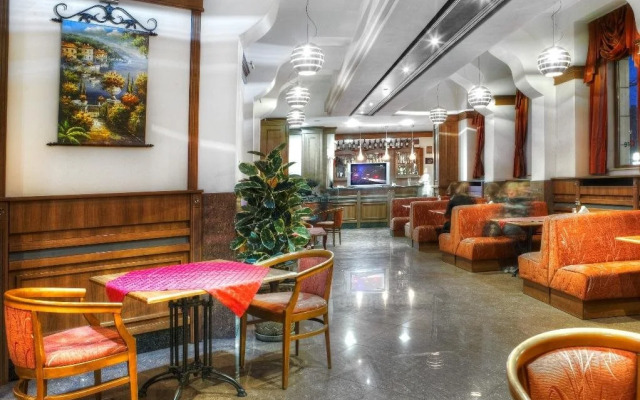 Maxim Boutique Hotel