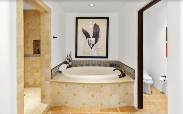 Best Executive-Style Luxury Residence on Property