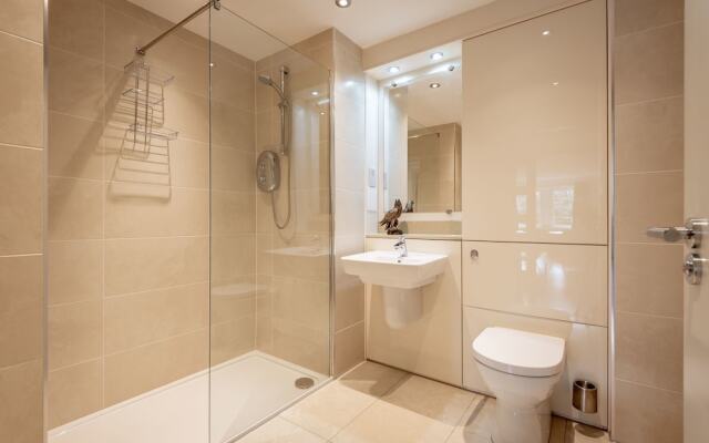 Kinness House, Luxury Apartment with Parking