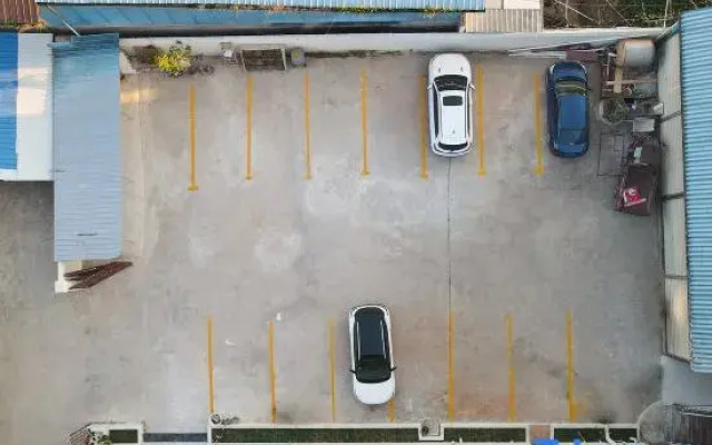 Menglian Zhenglong Hotel