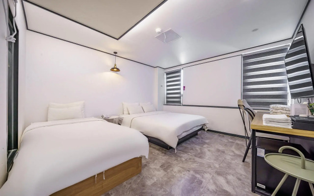 Changwon Bongok-dong Fine Avenue Hotel