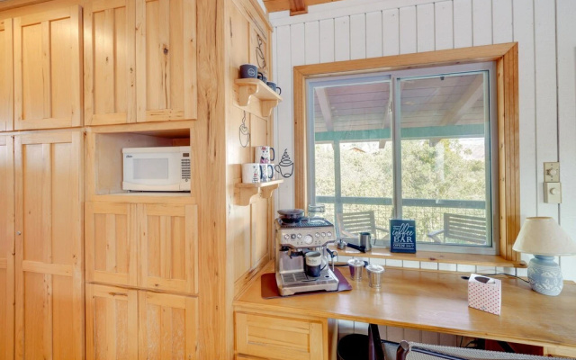 Scenic Kernville Getaway w/ Deck & Mountain Views!