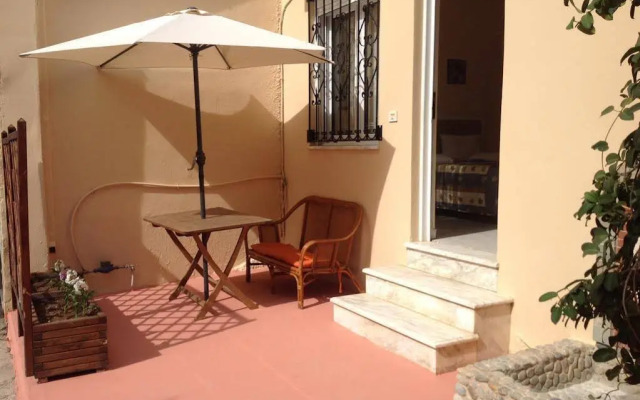 Iro Apartments