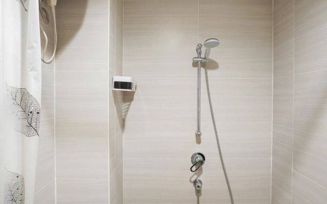 Comfort and Modern Studio at West Vista Apartment