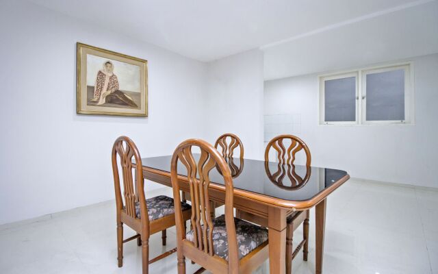Formerly RedDoorz Plus @ Mas Mansyur