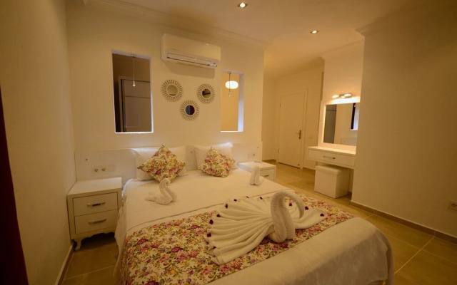 Villa Oscar by Akdenizvillam