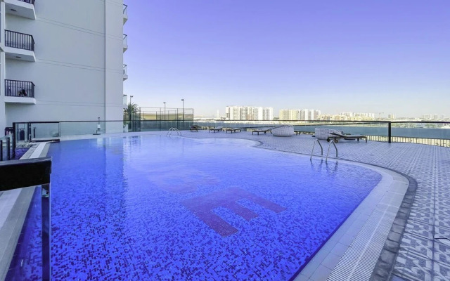 ST-Glamz-812 by bnbme homes