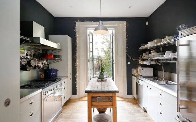 3 Bedroom Notting Hill House With Balcony