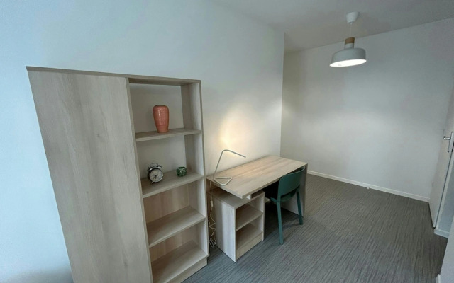 We Live In R - Suite 102