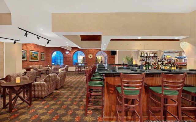 Embassy Suites Kansas City Plaza