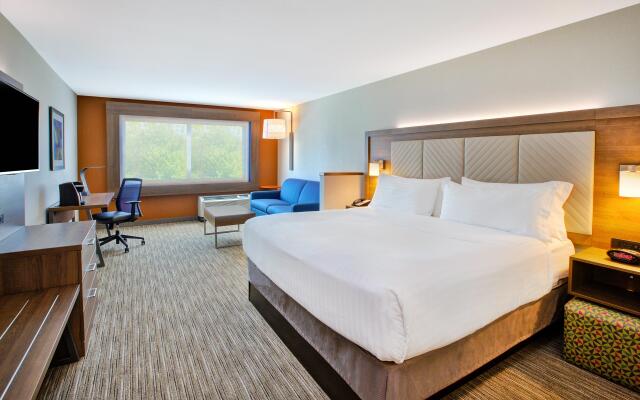 Holiday Inn Express & Suites New Castle by IHG