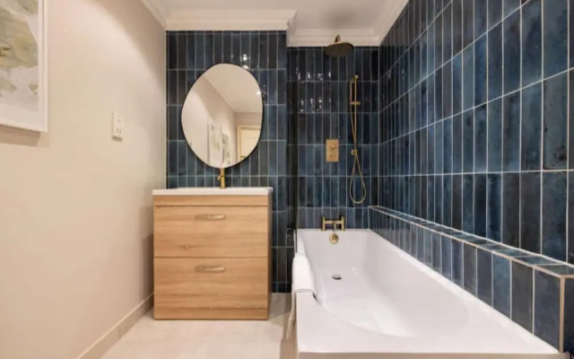 The Woking Wonder Captivating 3bdr Flat With Parking