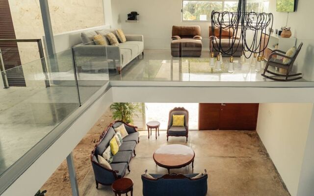 Breathtaking Beach Villa, Feel the Inviting Vibe!