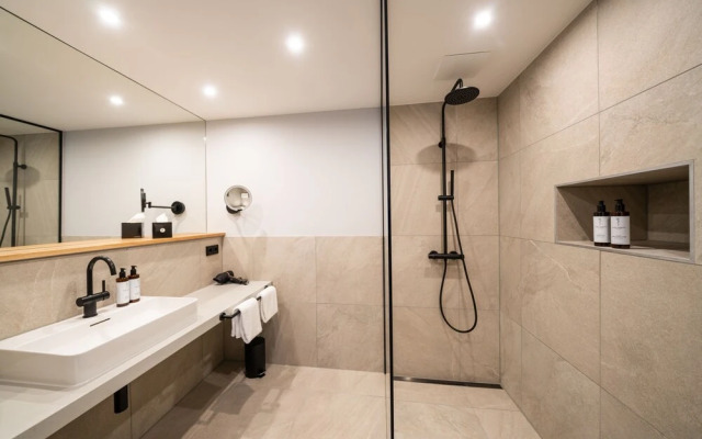 Black F Tower - Serviced Apartments