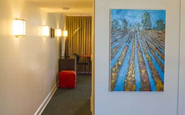 Mother Earth Motor Lodge