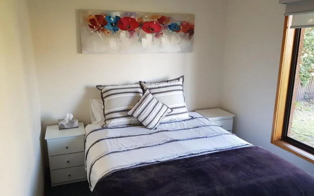 Portarlington beach shack 50 metres to the water – Guest Rooms – Portarlington