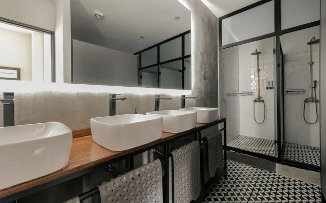 Low bed Shared Room Men