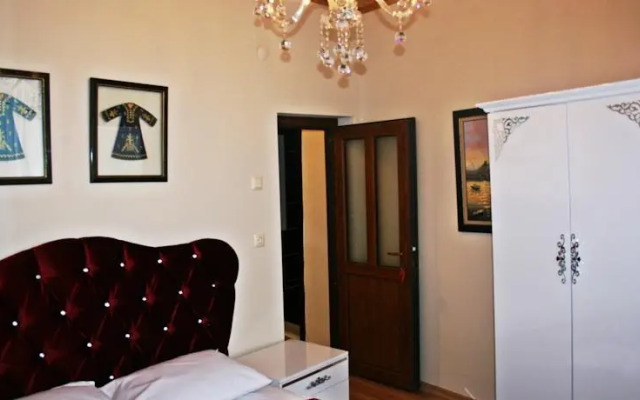 Littlehagiasophia Apart