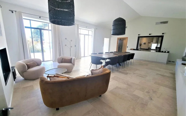 Prestigious Villa in Heart of Saint Remy de Provence