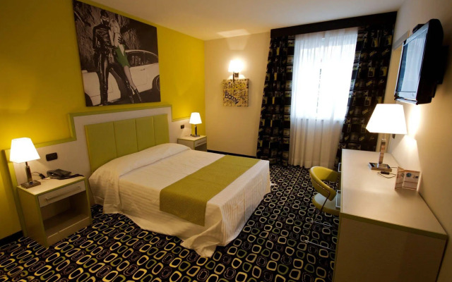 La Dolce Vita Hotel Motel