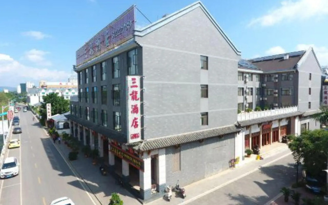 Maitreya Sanlong Hotel (Huquan Hot Spring Ecological Park Honghe Water Town Branch)