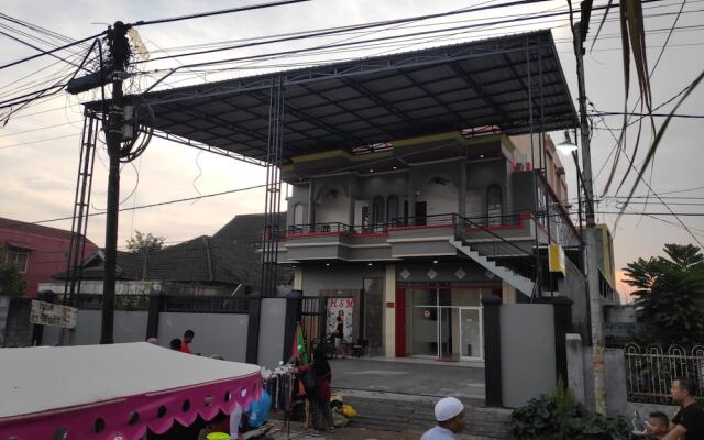 OYO 2024 H&m Residence