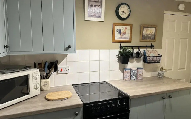 Llanidloes - Sleeps 7 - Parking - Pet Friendly