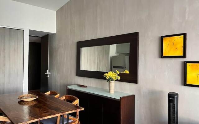 BEE Suites Santa Ana