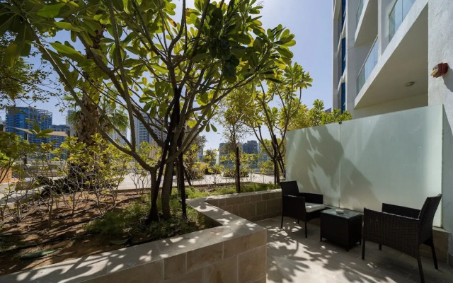Elegant Studio Living in Privé