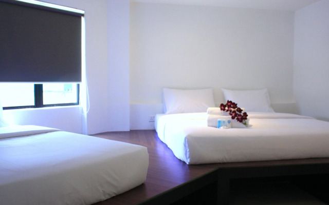 OYO 246 Link Inn (Sanitized Stay)