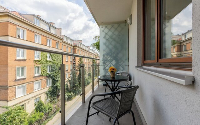 Czerniakowska 131 by Renteres Prestige