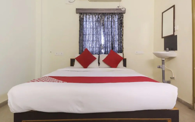 OYO Flagship 76906 Damodar Inn